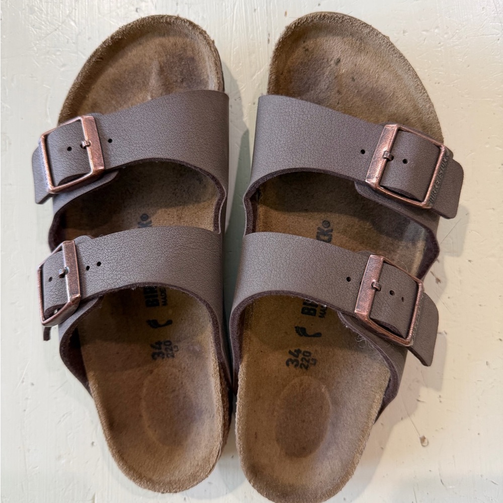 Birkenstock Arizona Kids Two-Strap Sandals in Mocha size 34